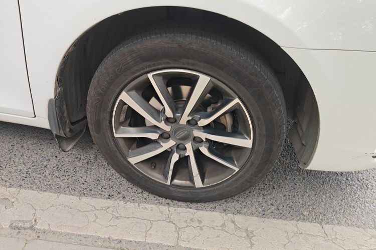 GEELY Emgrand 2020 car image #9