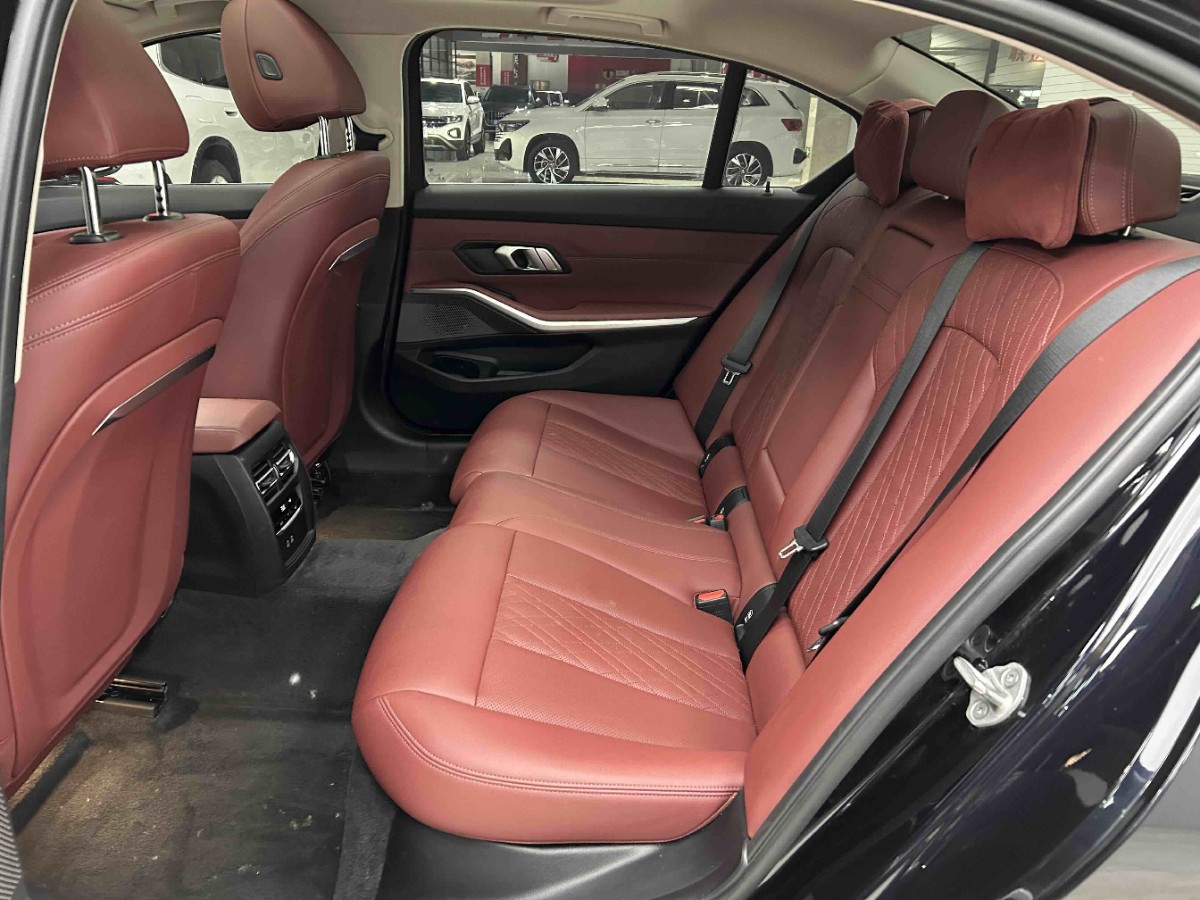 BMW 3 Series 2023 immagine di auto #2