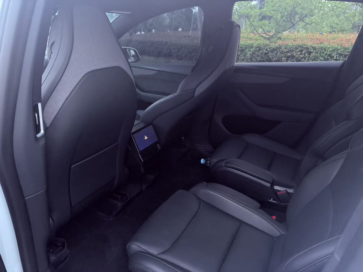 Tesla Model Y L 2025 car image #7