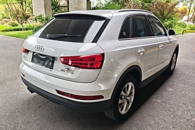 Audi Q3 2019 car image #7
