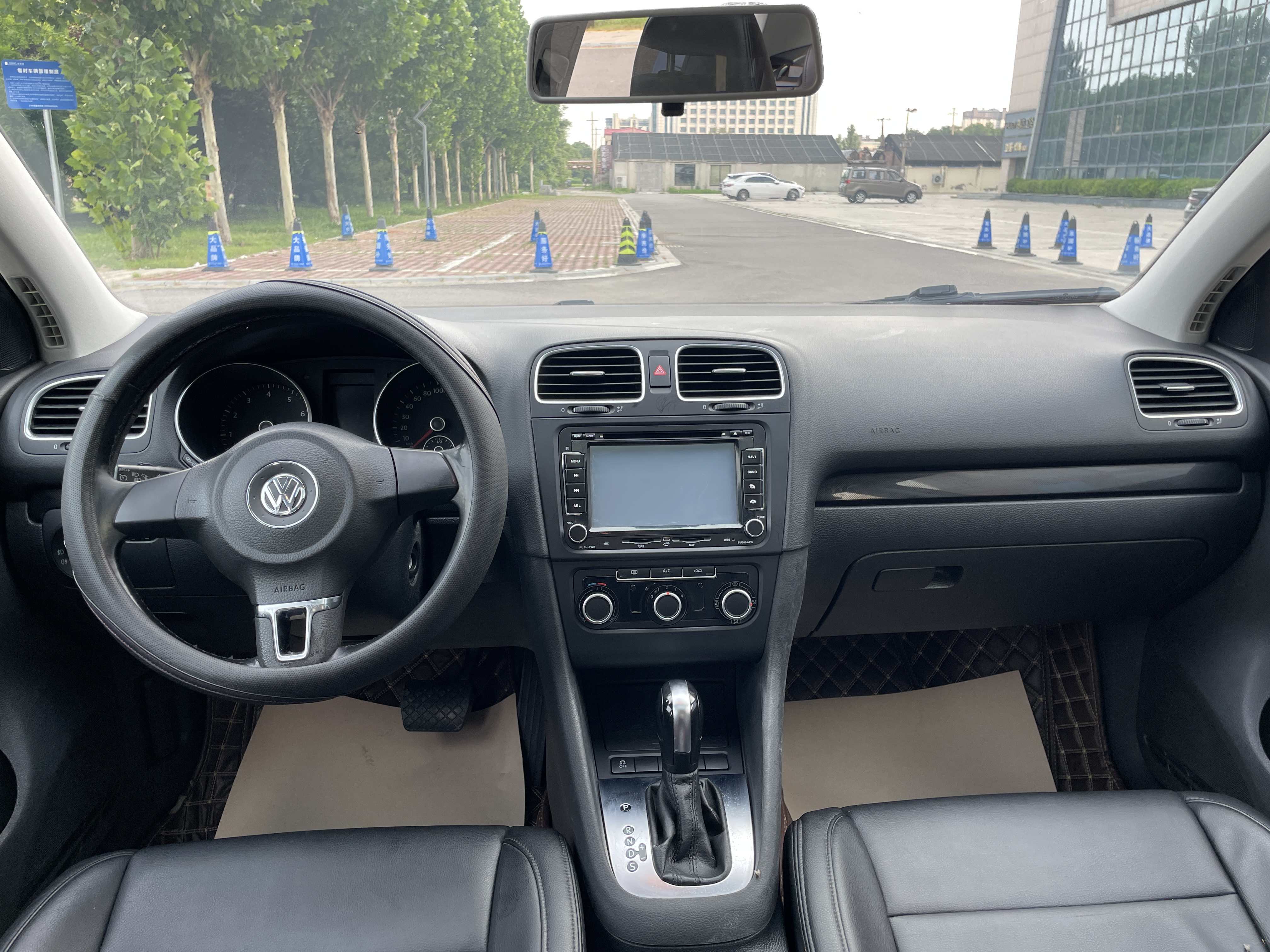Volkswagen Golf 2012 car image #8