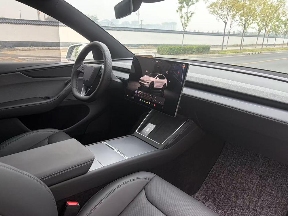 Tesla Model Y 2026 #15 Tesla Model Y 2026 صورة سيارة #15