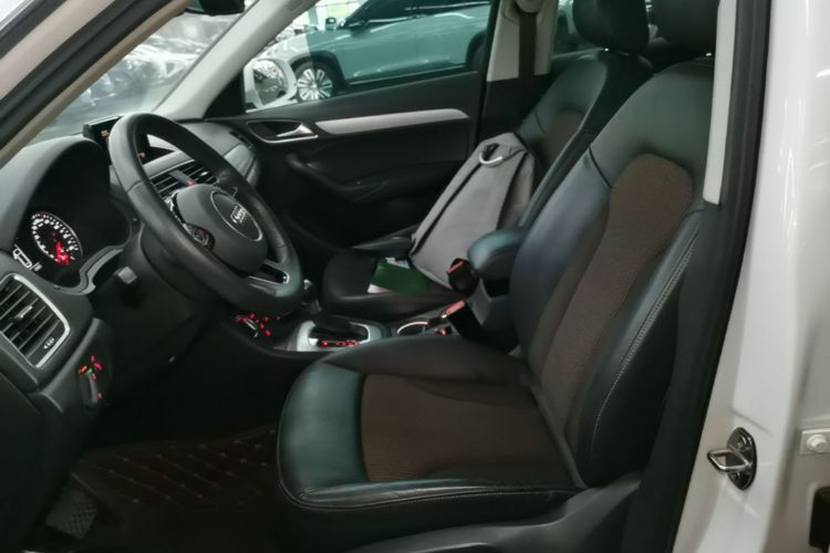 Audi Q3 2019 car image #15