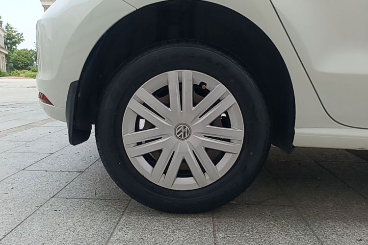 Volkswagen Polo 2017 car image #10
