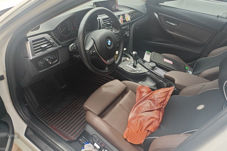 BMW 3 Series 2019 car image #17