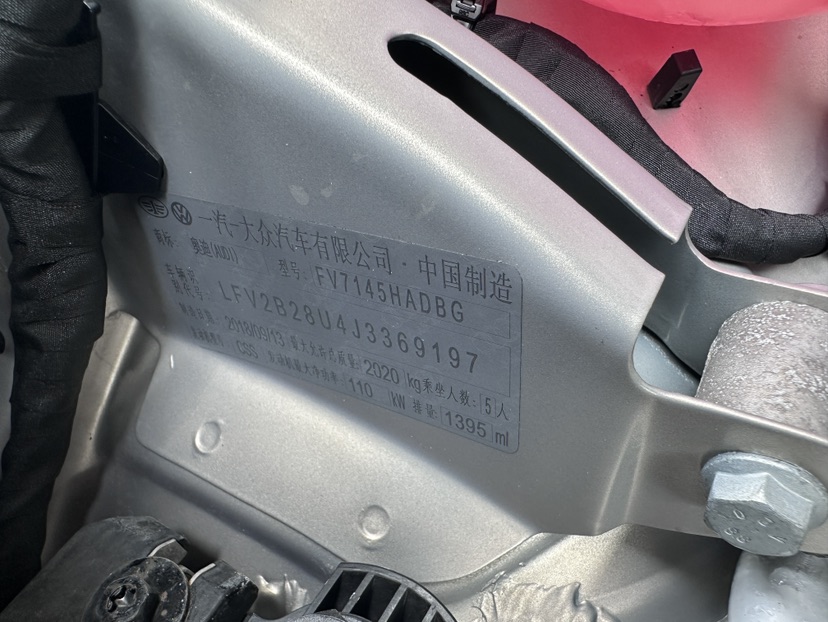 Audi Q3 2018 car image #10