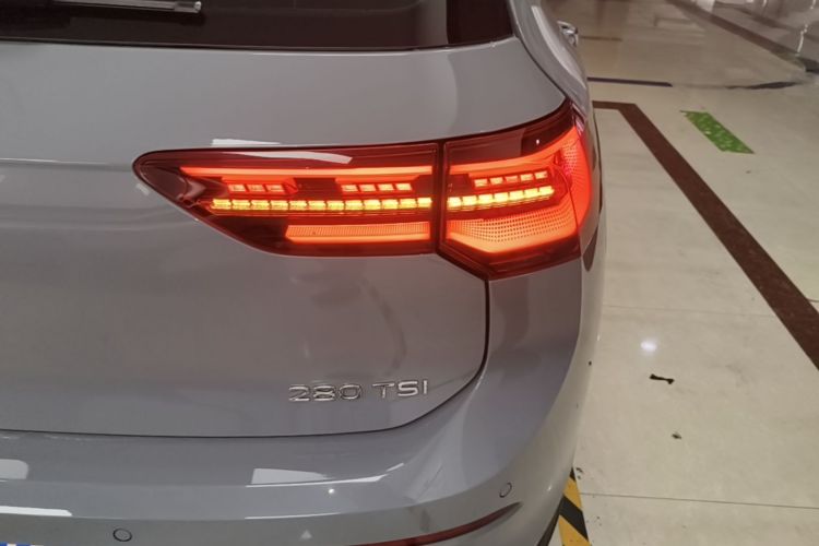 Volkswagen Golf 2023 car image #8