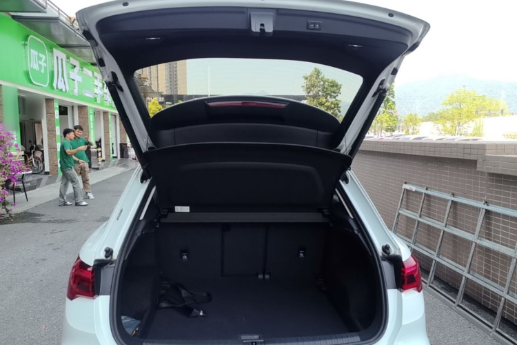 Audi Q3 2023 car image #22
