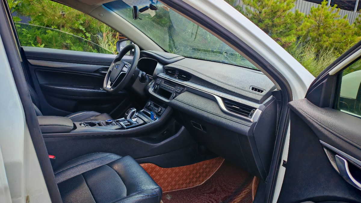 GEELY Emgrand New Energy 2019 #8 GEELY Emgrand New Energy 2019 car image #8