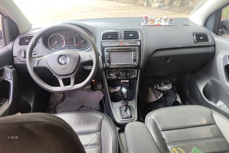Volkswagen Polo 2015 car image #11