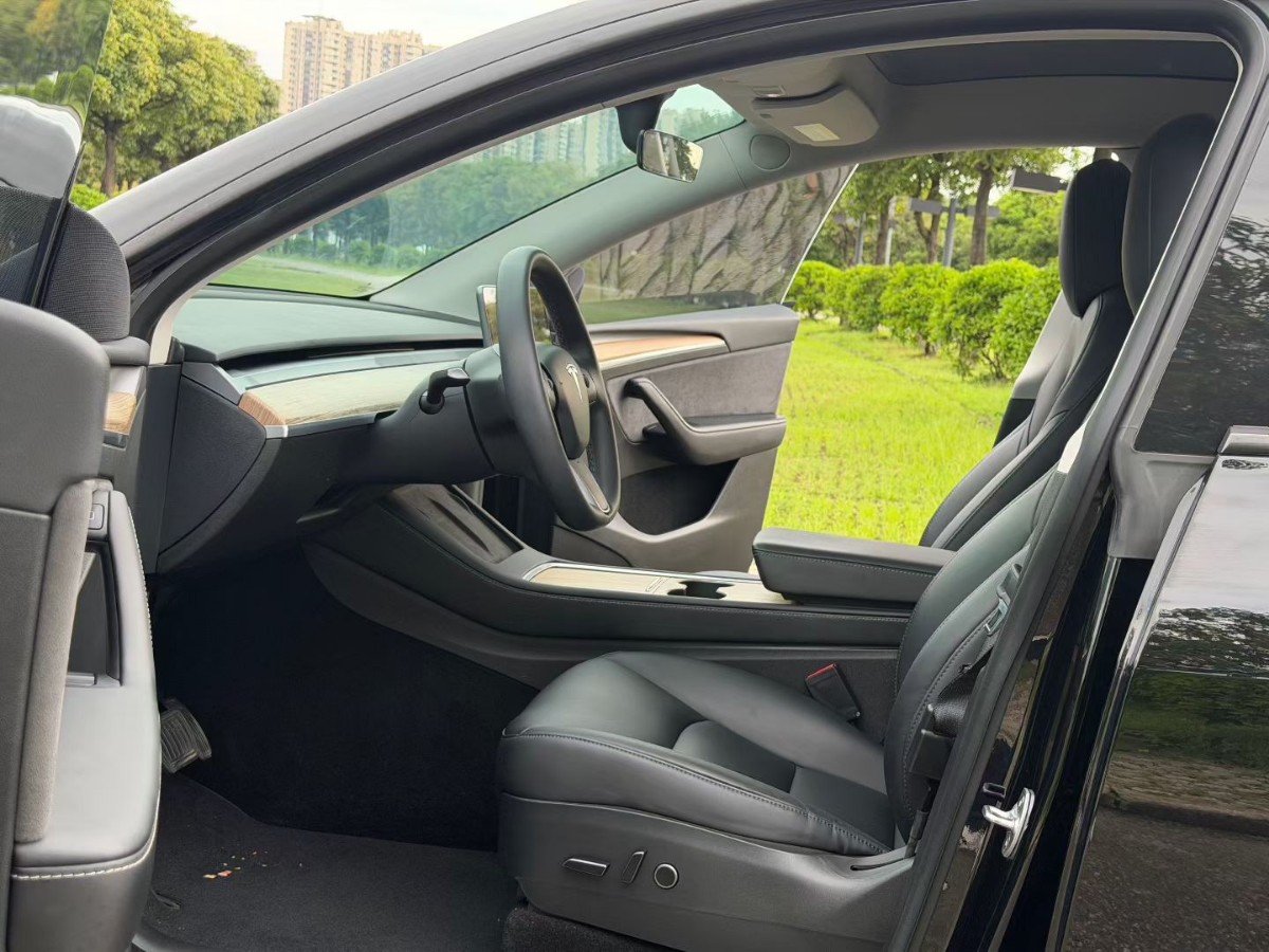 Tesla Model Y 2022 #4 Tesla Model Y 2022 car image #4