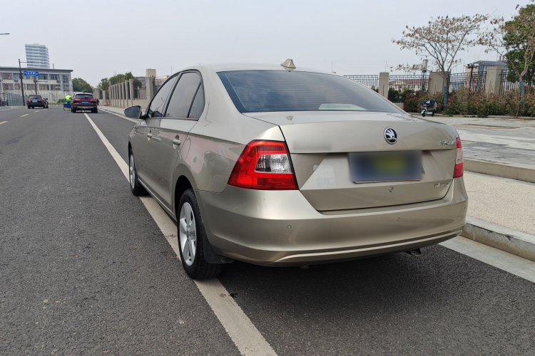 Skoda Rapid 2014 image de voiture #8