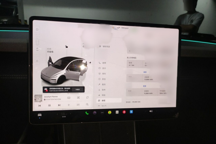 Tesla Model Y 2025 #16 Tesla Model Y 2025 car image #16