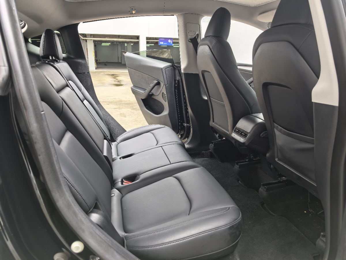 Tesla Model Y 2023 car image #8