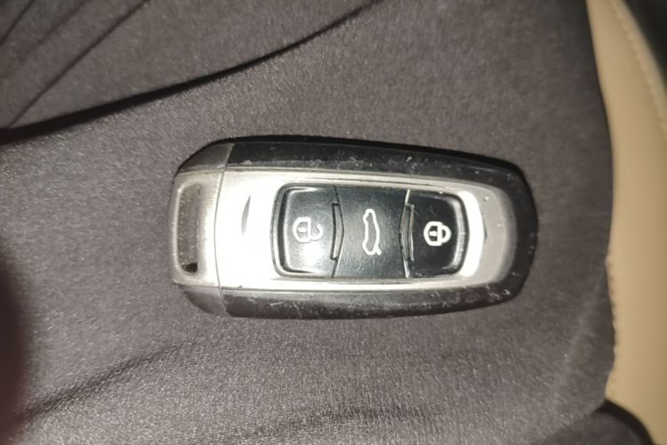 GEELY Emgrand 2018 car image #9