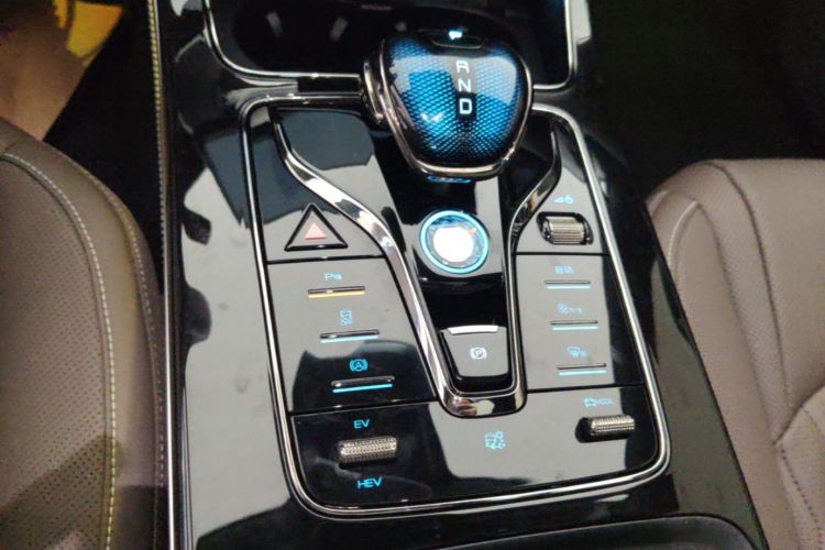 BYD Han 2024 car image #14