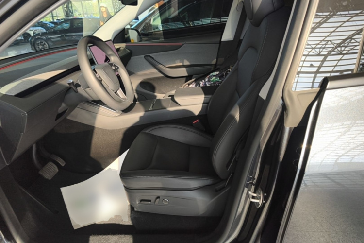 Tesla Model Y 2025 #15 Tesla Model Y 2025 car image #15