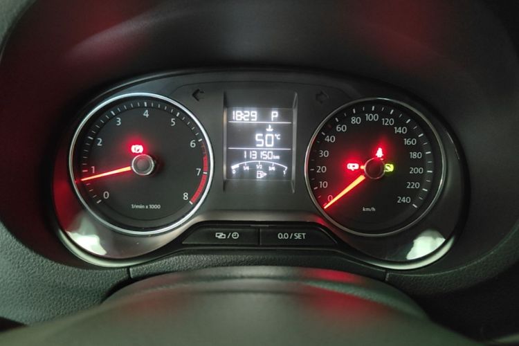 Volkswagen Polo 2015 car image #12