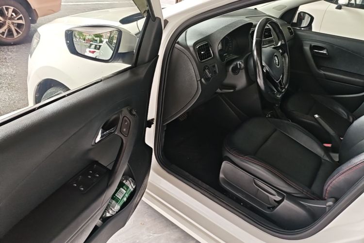 Volkswagen Polo 2019 car image #16