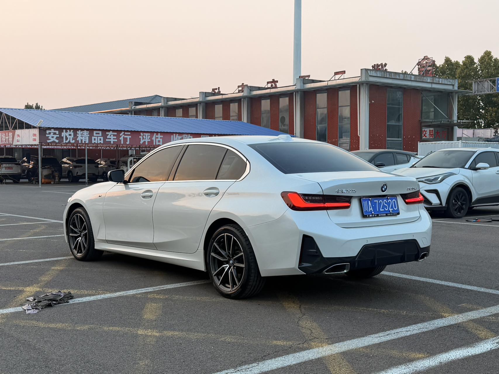 BMW 3 Series 2023 #4 BMW 3 Series 2023 صورة سيارة #4