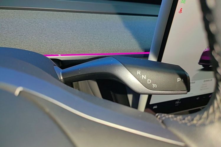 Tesla Model Y 2025 car image #14