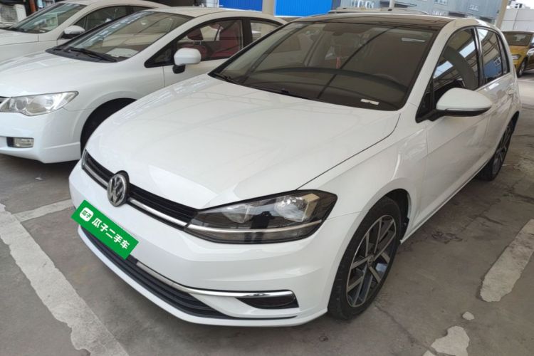 Volkswagen Golf 2020 car image #2