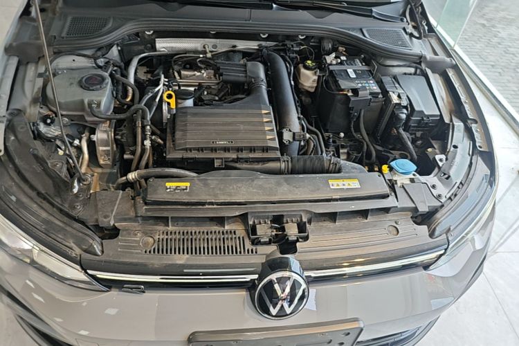 Volkswagen Golf 2021 car image #23
