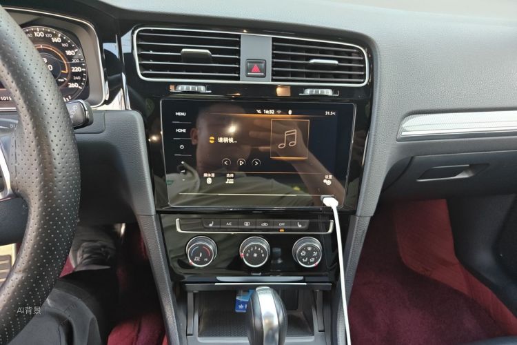 Volkswagen Golf 2020 car image #15