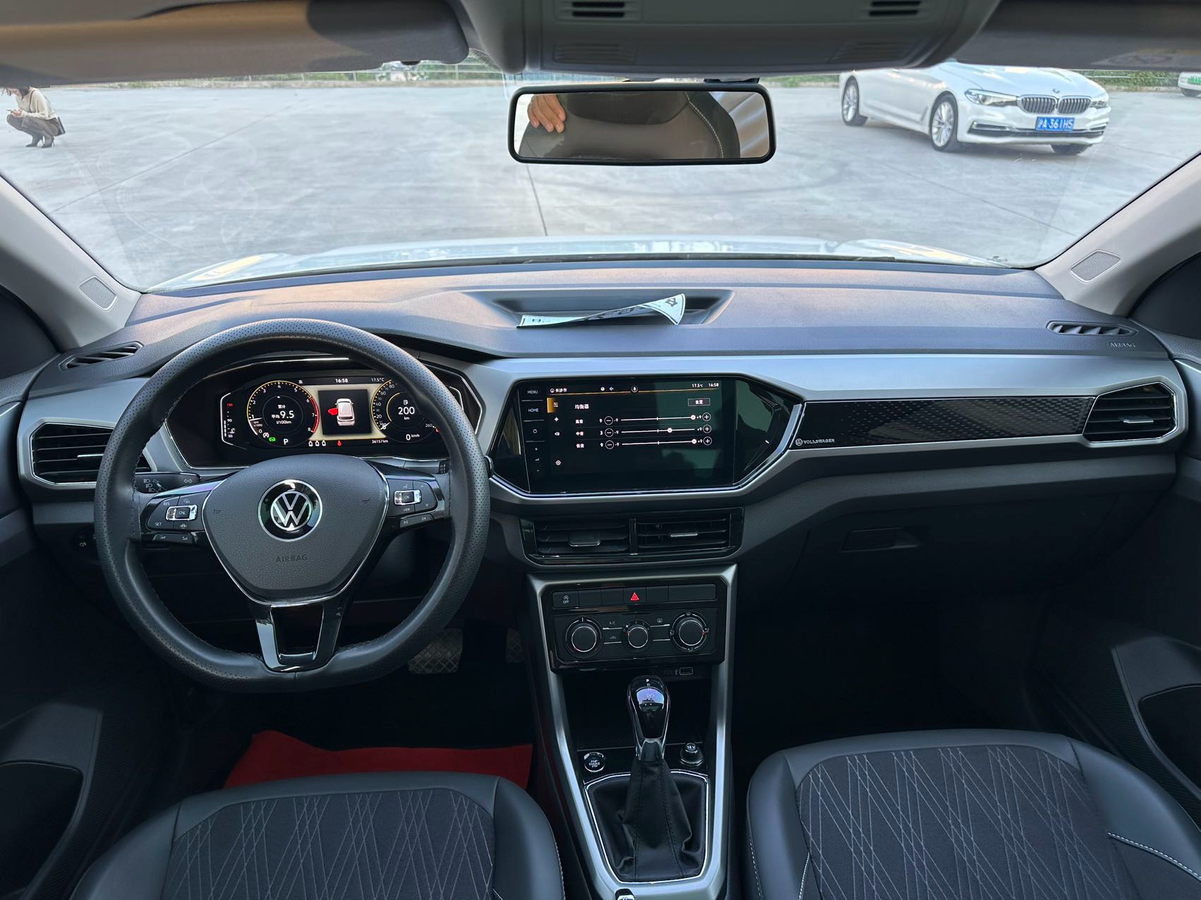 Volkswagen T-Cross 2022 #12 Volkswagen T-Cross 2022 car image #12