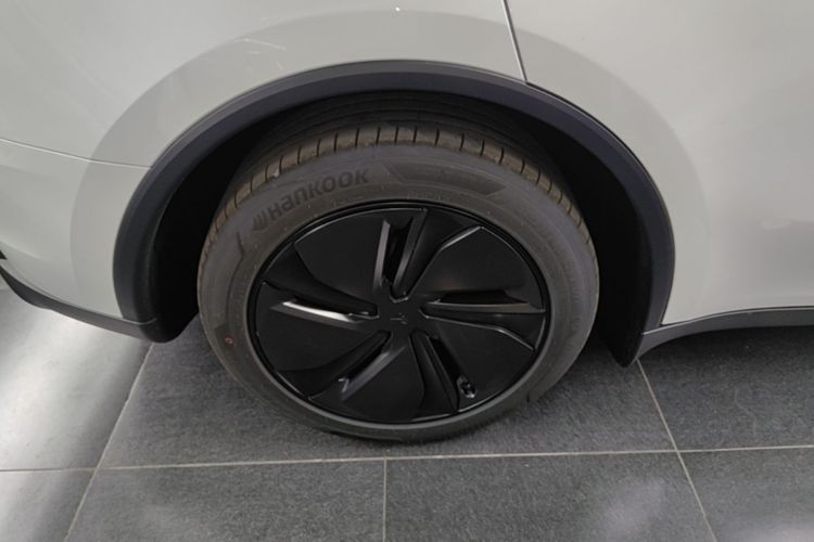 Tesla Model Y 2026 car image #10