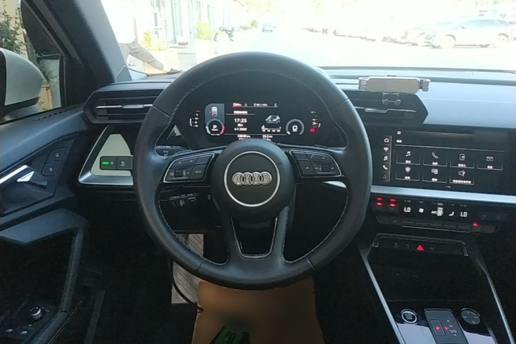 Audi A3 2023 immagine di auto #11