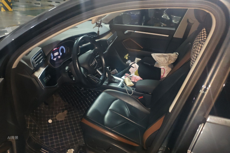 Audi Q3 2020 car image #17