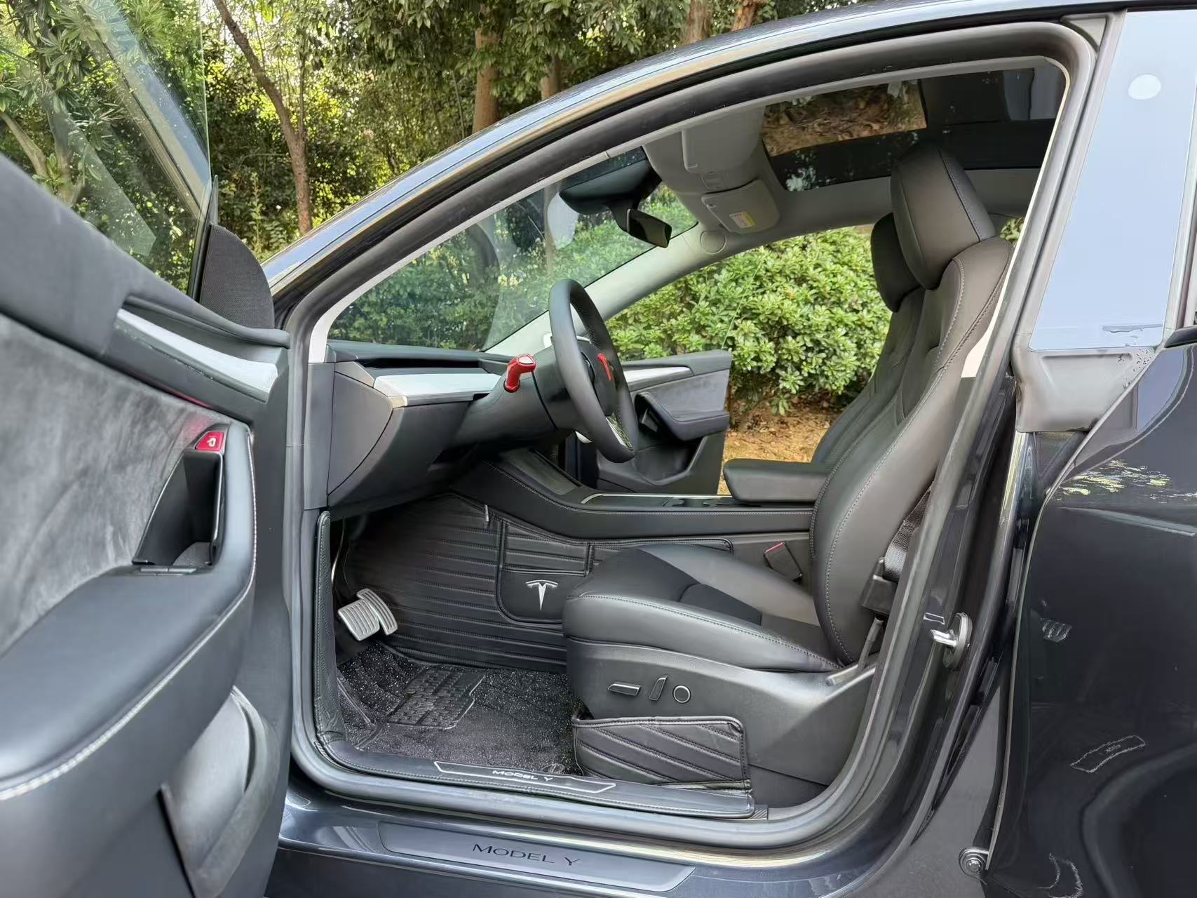 Tesla Model Y 2024 #6 Tesla Model Y 2024 car image #6