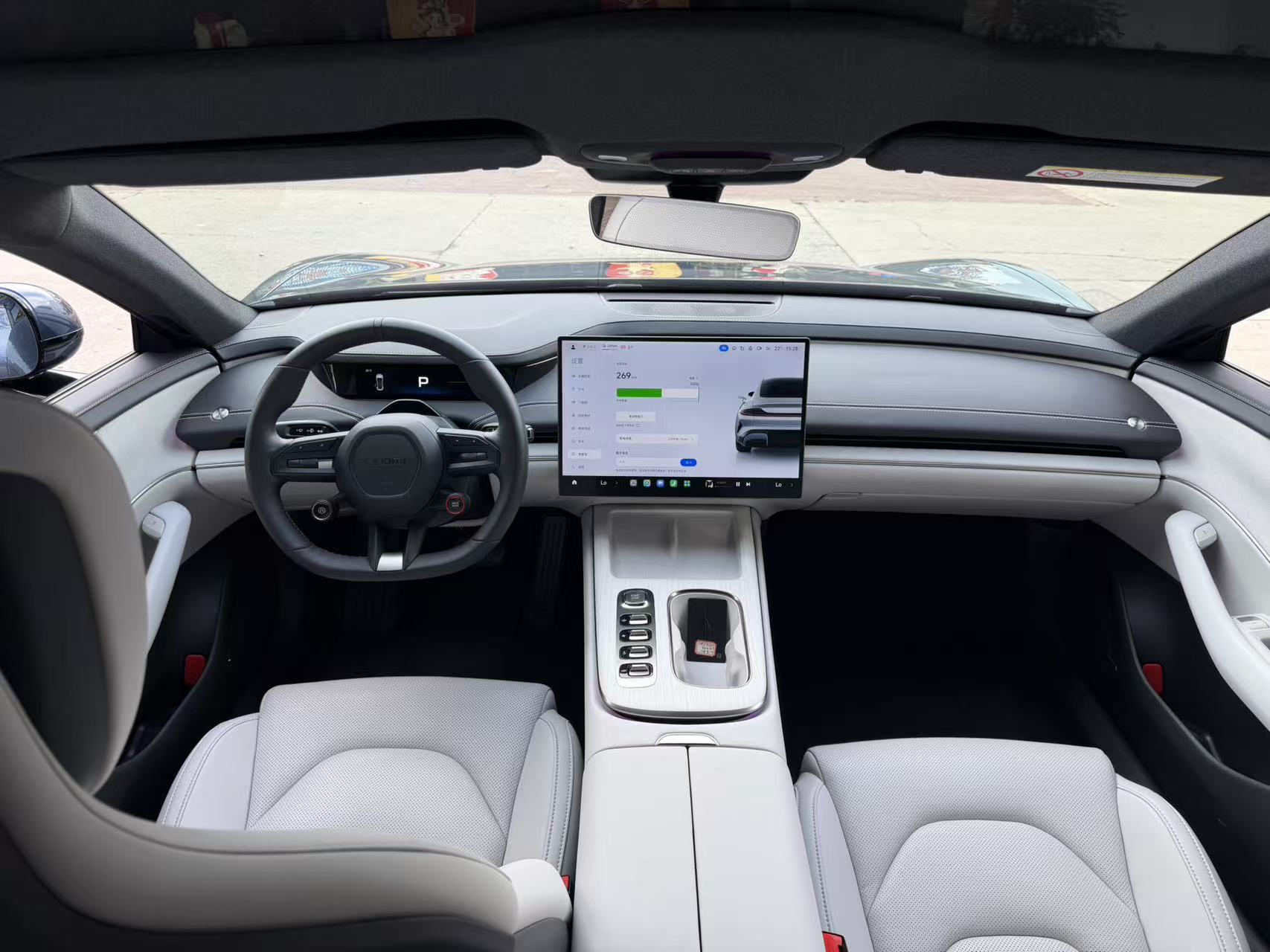 MI SU7 2026 immagine di auto #5