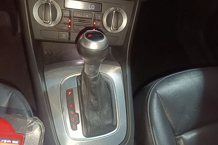 Audi Q3 2016 #14 Audi Q3 2016 car image #14