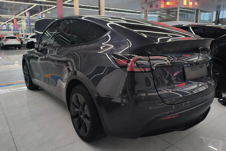 Tesla Model Y 2024 #5 Tesla Model Y 2024 car image #5