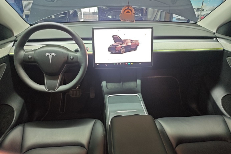 Tesla Model Y 2023 #10 Tesla Model Y 2023 car image #10