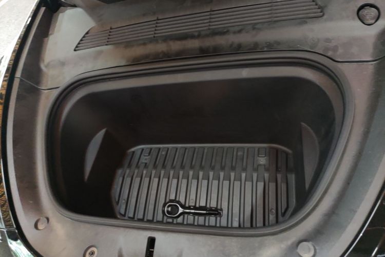Tesla Model Y 2021 car image #20