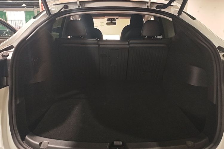 Tesla Model Y 2023 car image #19
