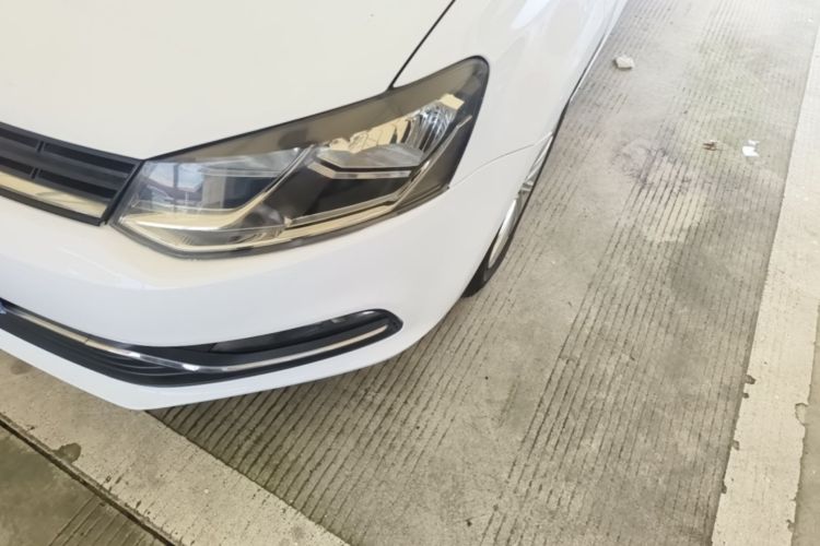 Volkswagen Polo 2015 car image #24