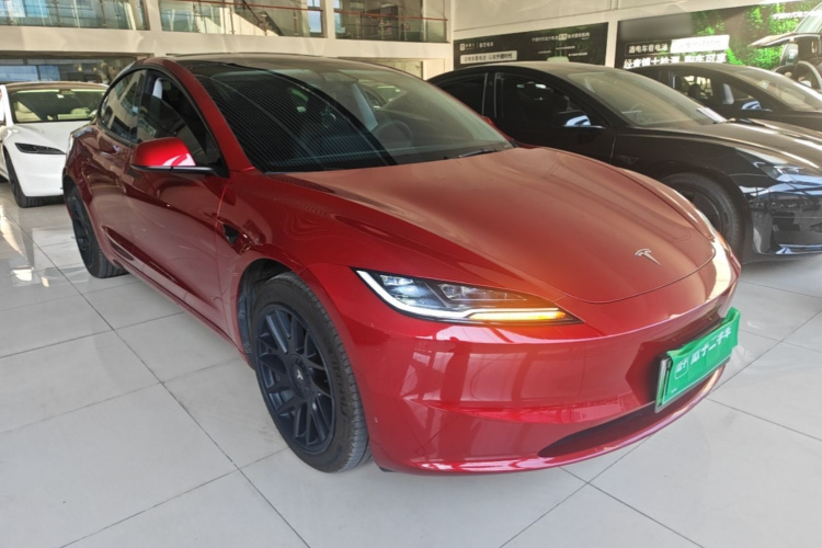 Tesla Model 3 2024 immagine di auto #4