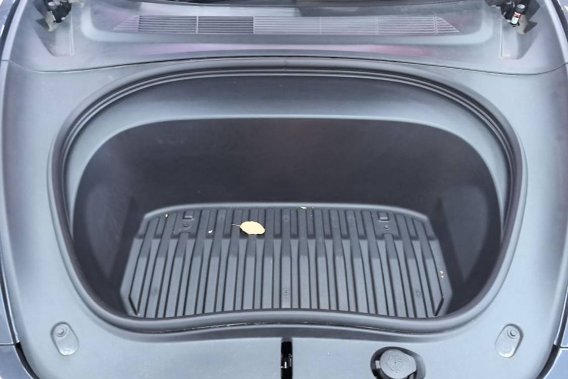 Tesla Model 3 2024 car image #11