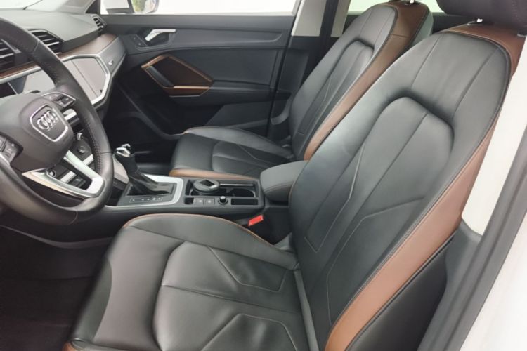 Audi Q3 2020 car image #15