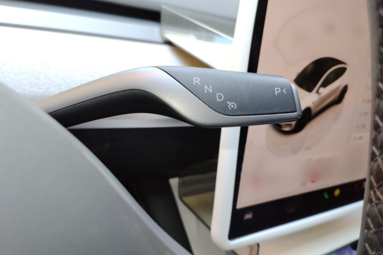 Tesla Model Y 2024 car image #18