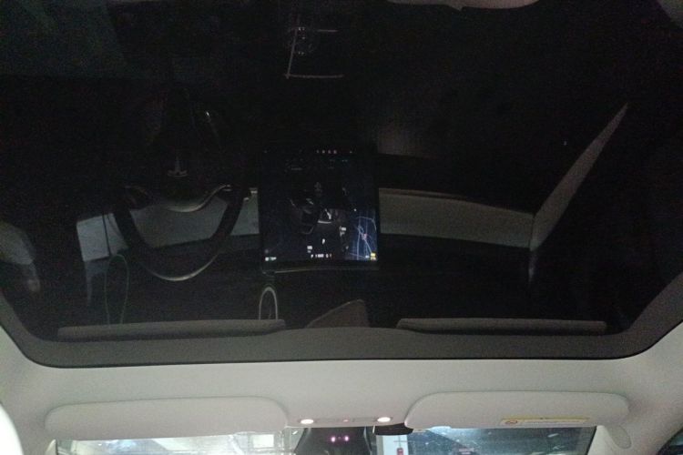 Tesla Model Y 2023 car image #16