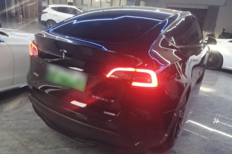Tesla Model Y 2022 car image #5
