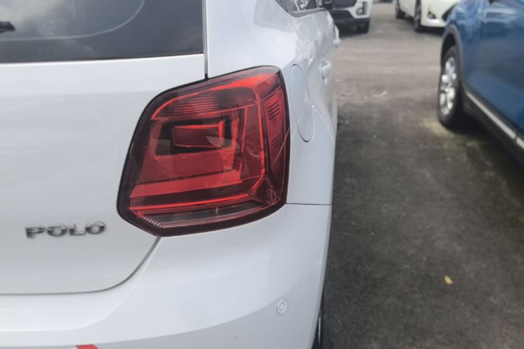 Volkswagen Polo 2014 car image #8