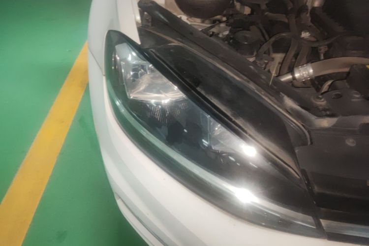 Volkswagen Golf 2020 car image #8