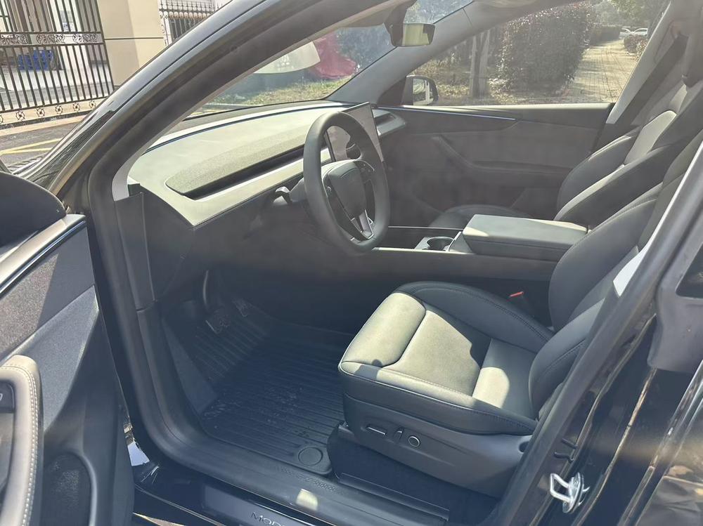 Tesla Model Y 2025 #9 Tesla Model Y 2025 car image #9