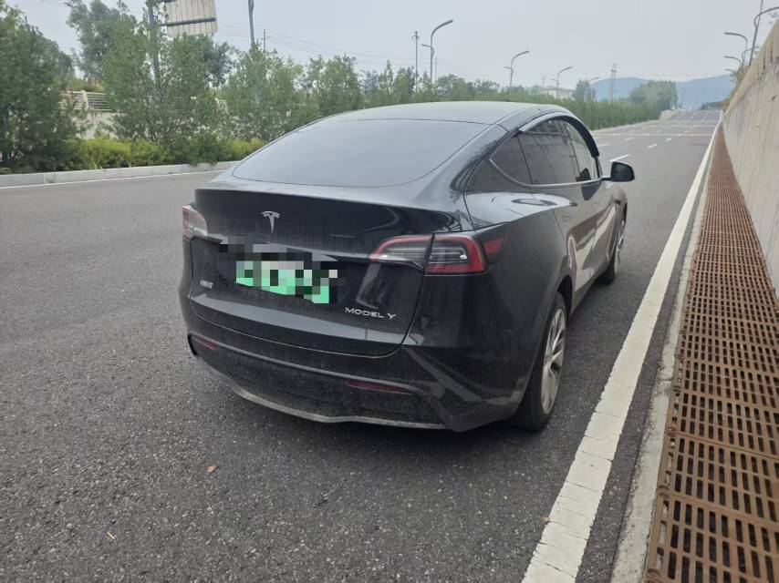 Tesla Model Y 2022 #2 Tesla Model Y 2022 car image #2